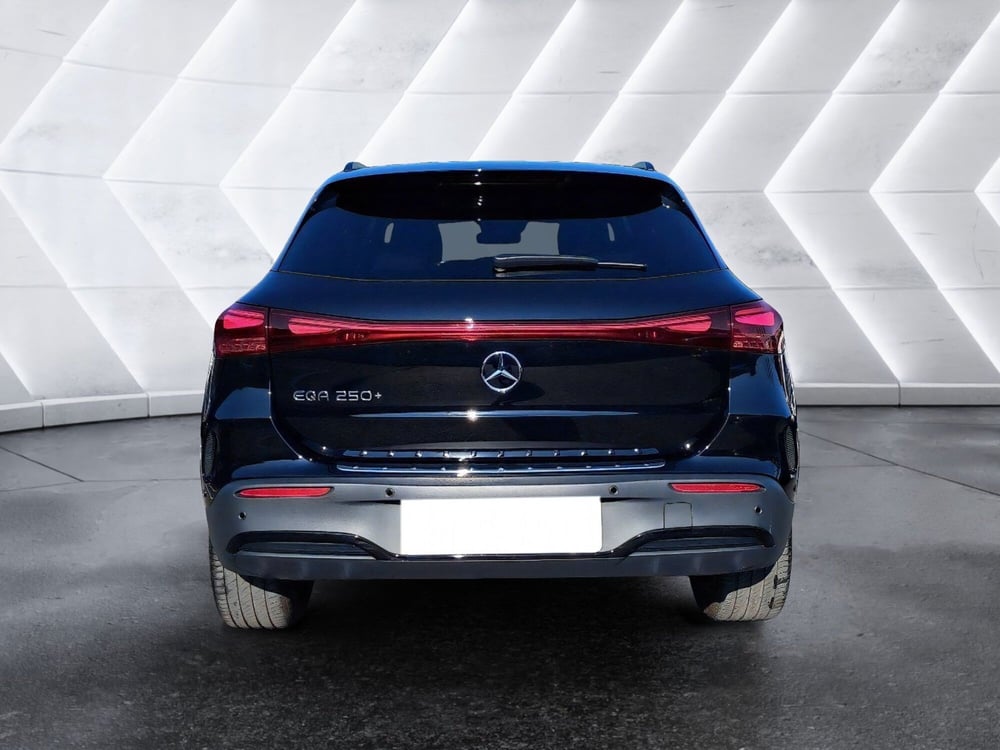 Mercedes-Benz EQA usata a Salerno (5)