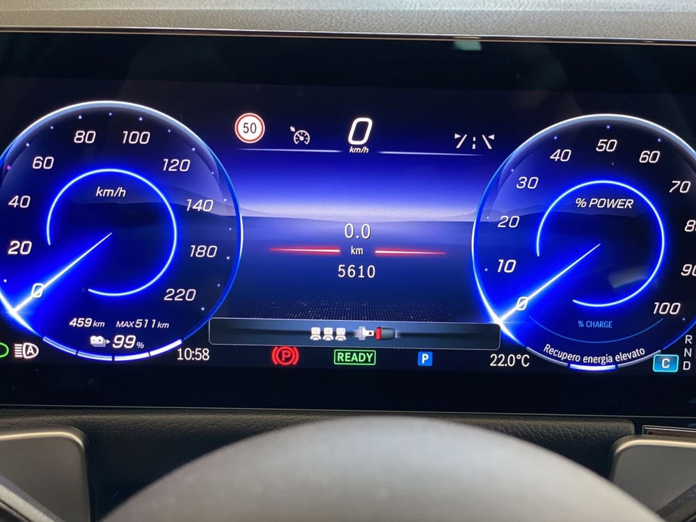 Mercedes-Benz EQB usata a Napoli (11)