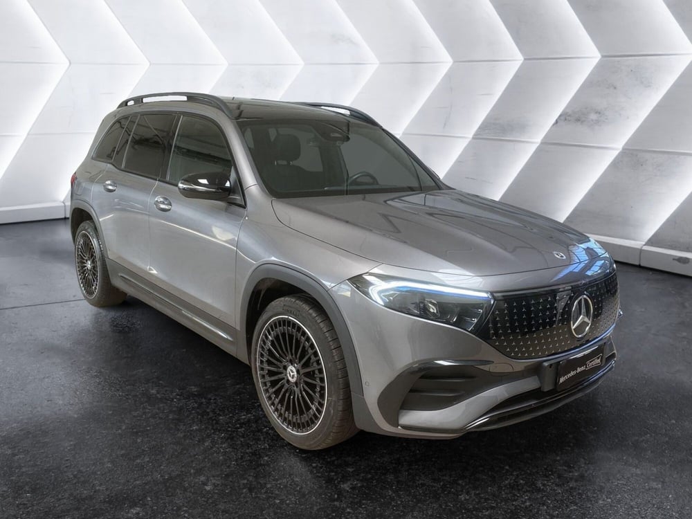 Mercedes-Benz EQB usata a Napoli (3)