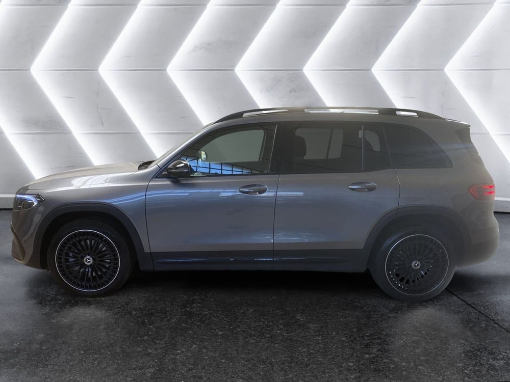 Mercedes-Benz EQB usata a Napoli (4)