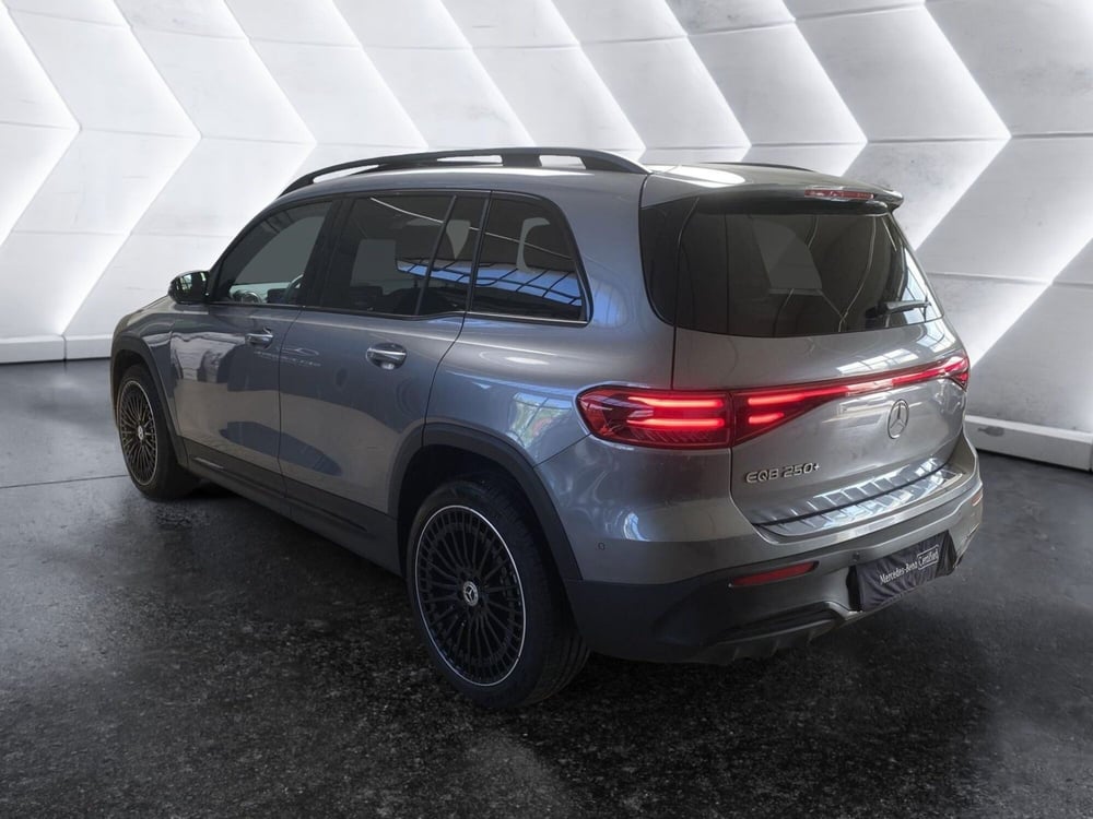 Mercedes-Benz EQB usata a Napoli (7)