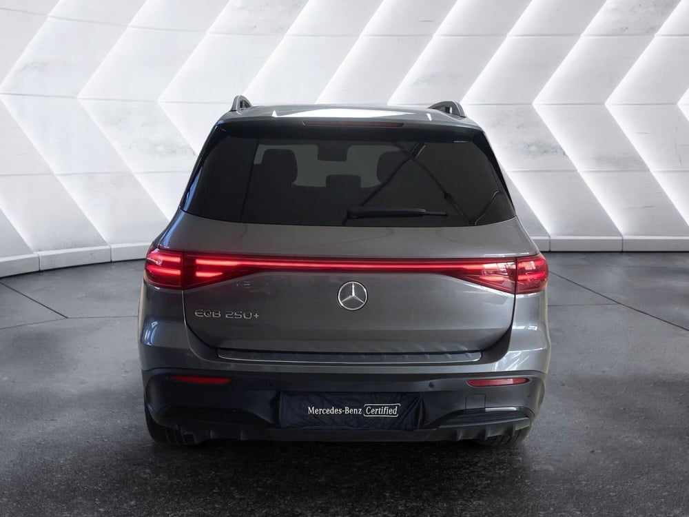 Mercedes-Benz EQB usata a Napoli (8)