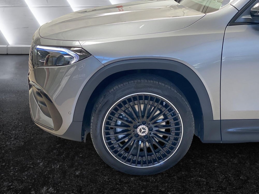 Mercedes-Benz EQB usata a Napoli (9)