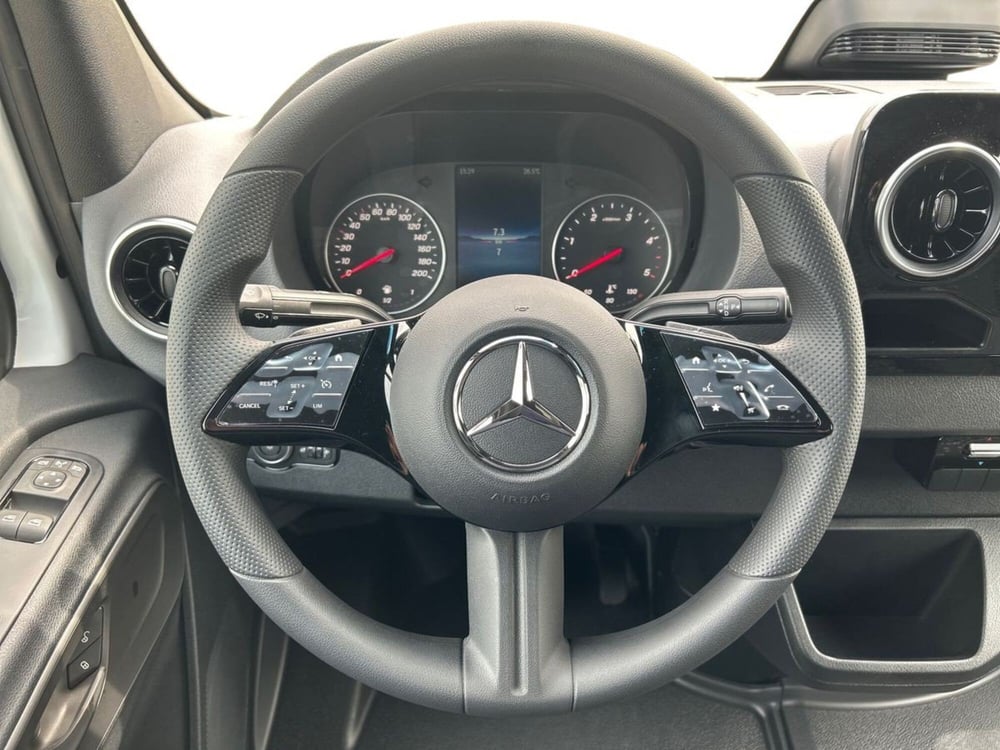 Mercedes-Benz Sprinter nuova a Milano (11)