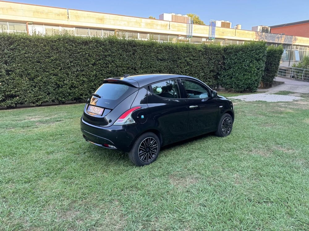Lancia Ypsilon usata a Salerno (11)