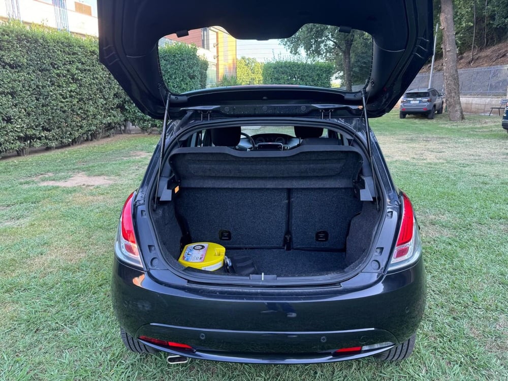 Lancia Ypsilon usata a Salerno (13)