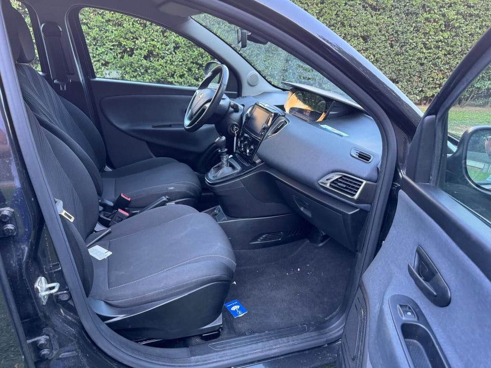 Lancia Ypsilon usata a Salerno (19)