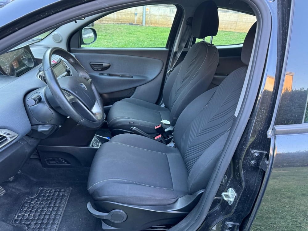 Lancia Ypsilon usata a Salerno (5)