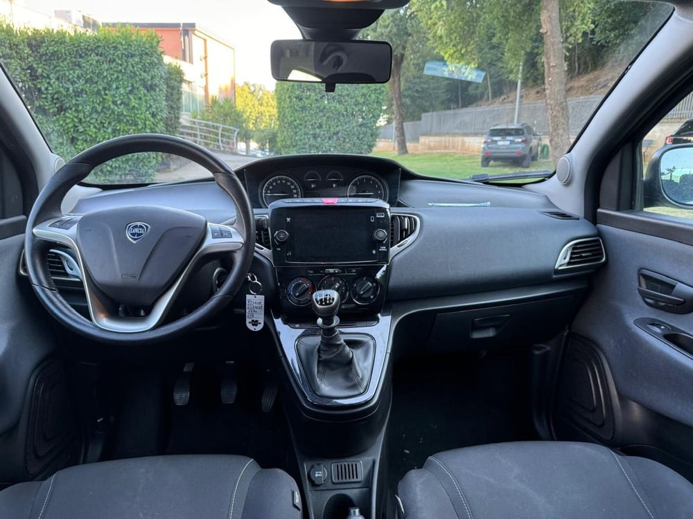 Lancia Ypsilon usata a Salerno (6)