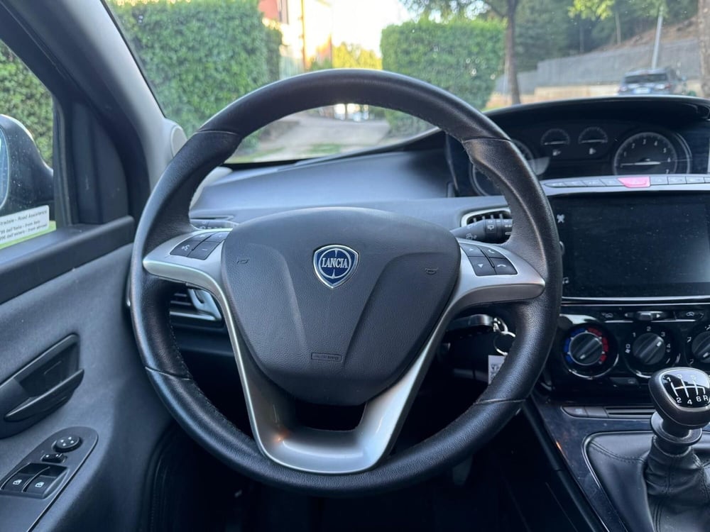 Lancia Ypsilon usata a Salerno (8)