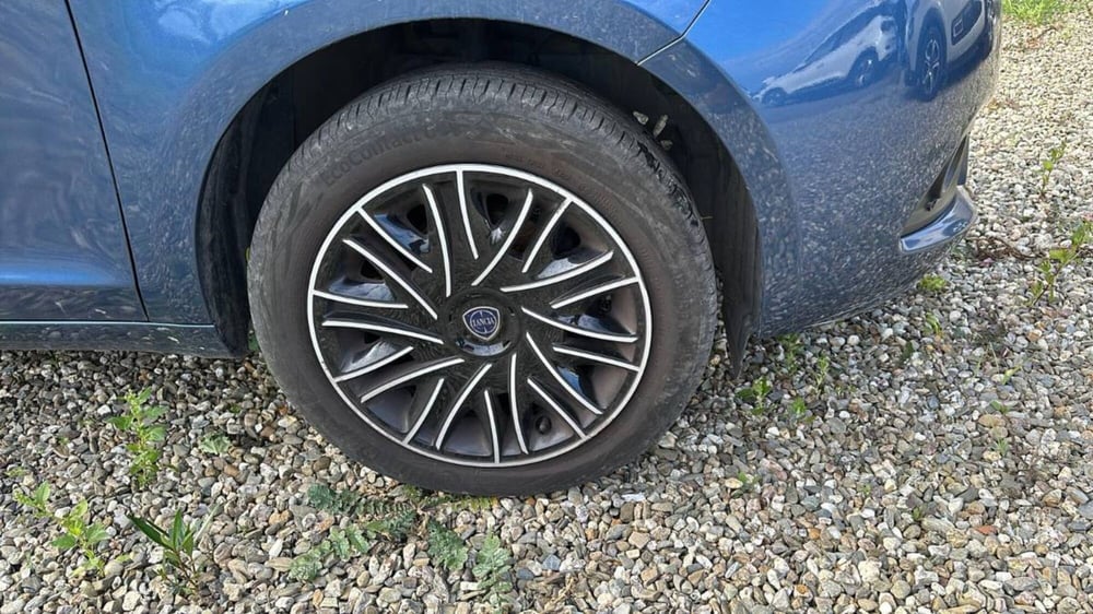 Lancia Ypsilon usata a Salerno (19)