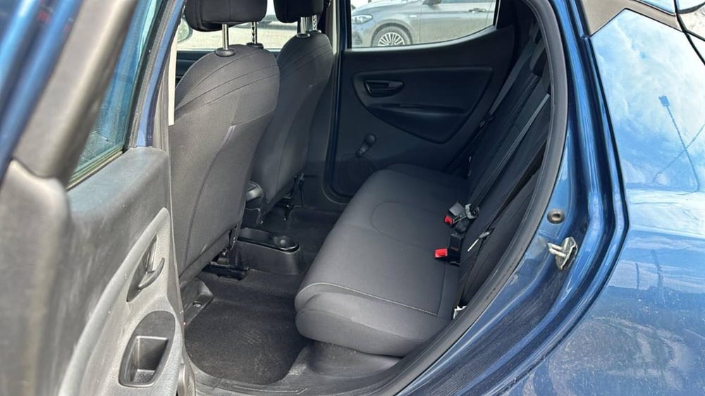 Lancia Ypsilon usata a Salerno (7)