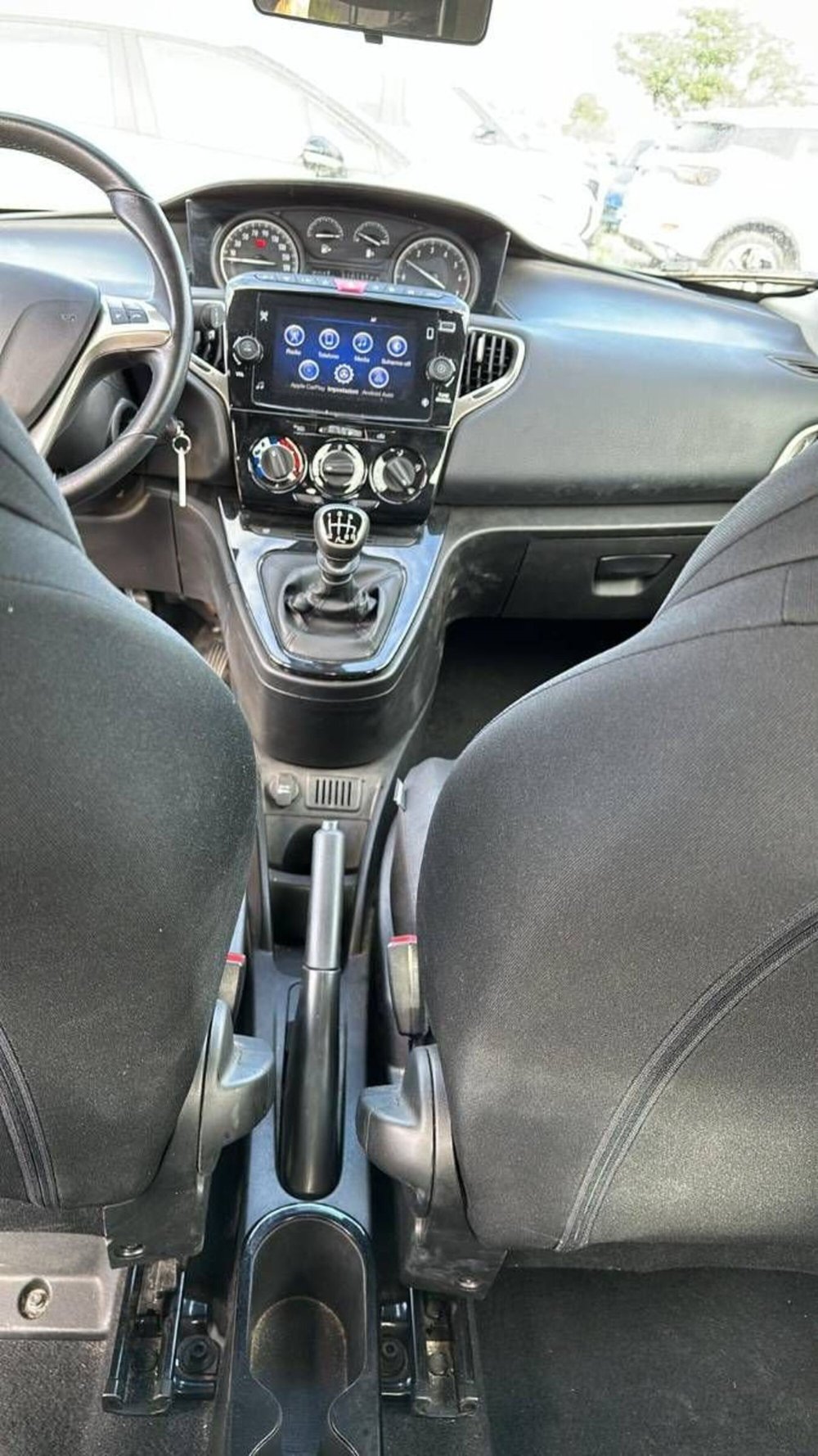 Lancia Ypsilon usata a Salerno (8)