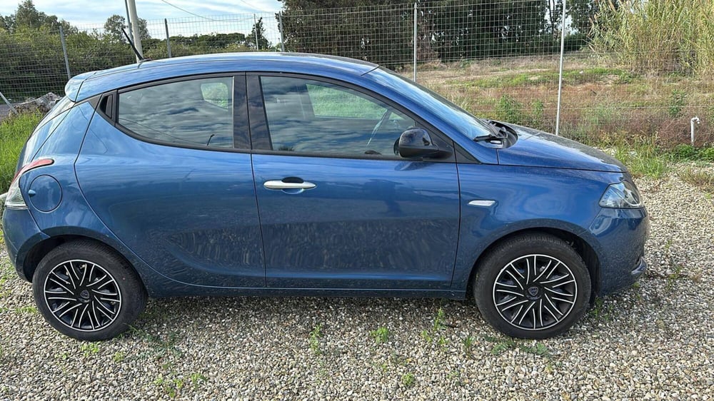 Lancia Ypsilon usata a Salerno (9)