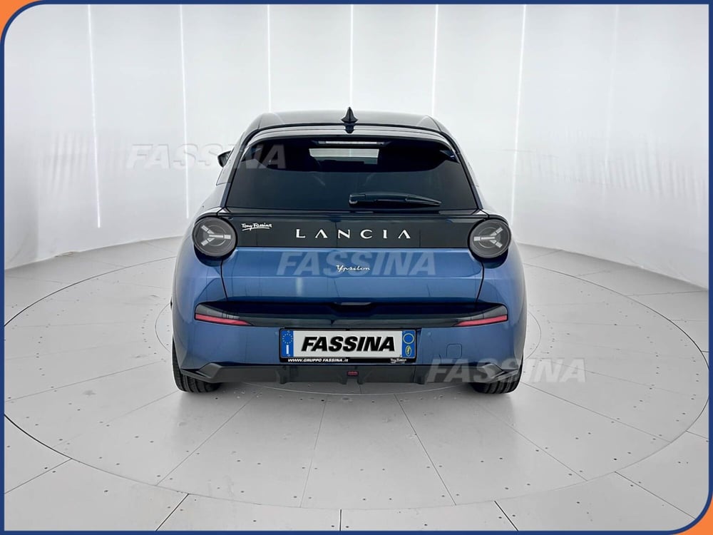 Lancia Ypsilon nuova a Milano (5)
