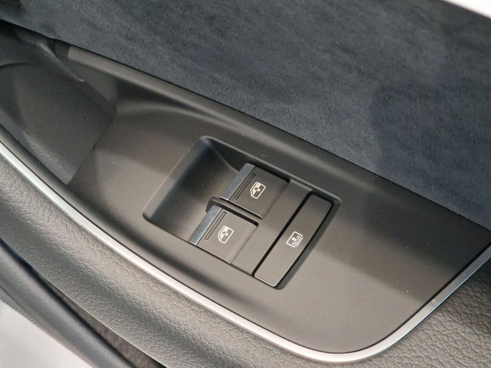 Audi A8 usata a Bari (18)