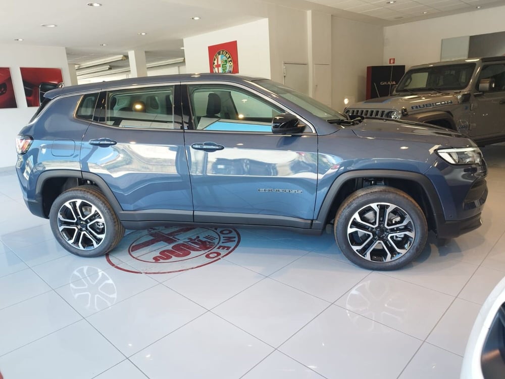 Jeep Compass nuova a Arezzo (8)