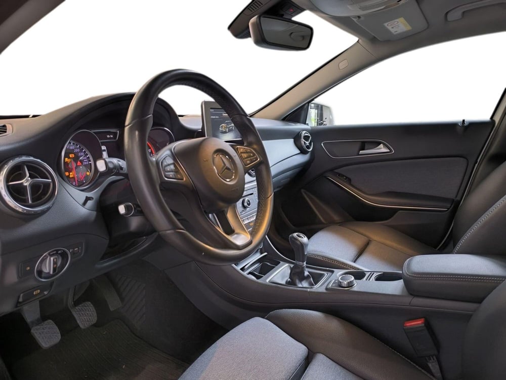 Mercedes-Benz GLA SUV usata a Udine (8)