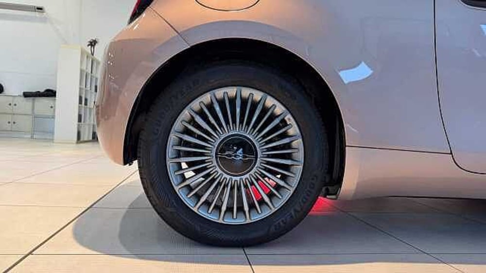 Fiat 500e Cabrio nuova a Milano (8)