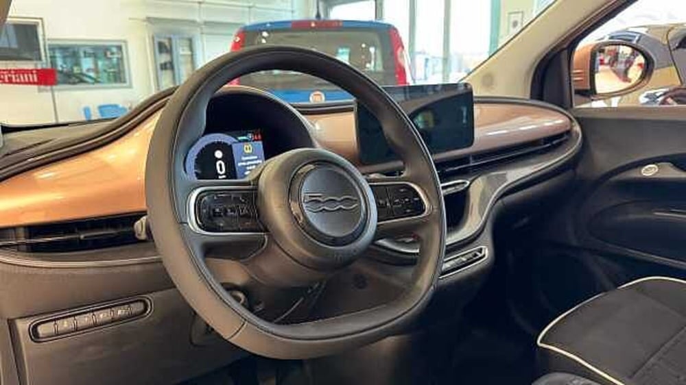 Fiat 500e Cabrio nuova a Milano (9)