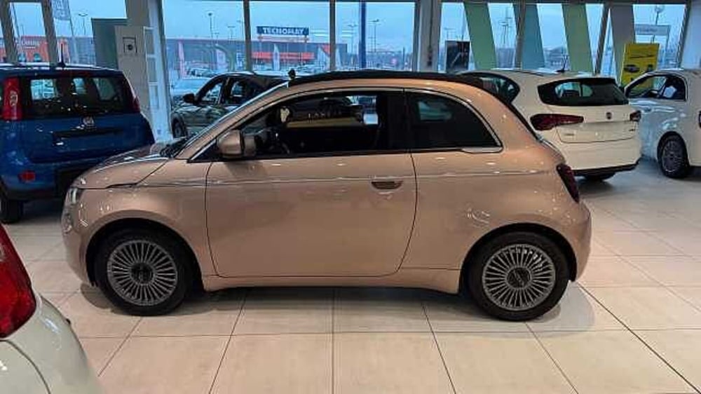 Fiat 500e Cabrio nuova a Milano (2)