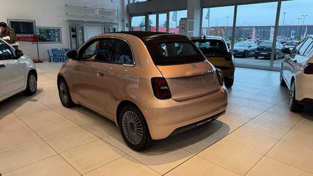 Fiat 500e Cabrio nuova a Milano (3)