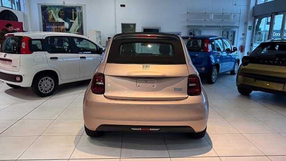 Fiat 500e Cabrio nuova a Milano (4)
