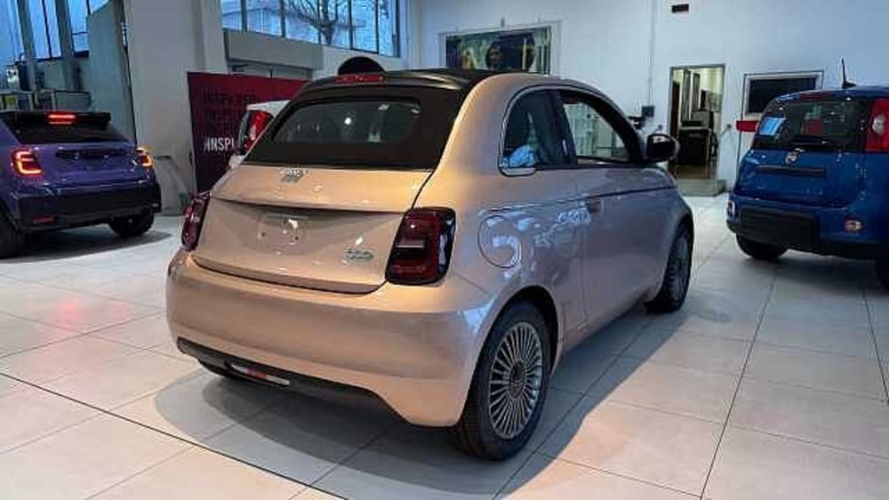 Fiat 500e Cabrio nuova a Milano (5)