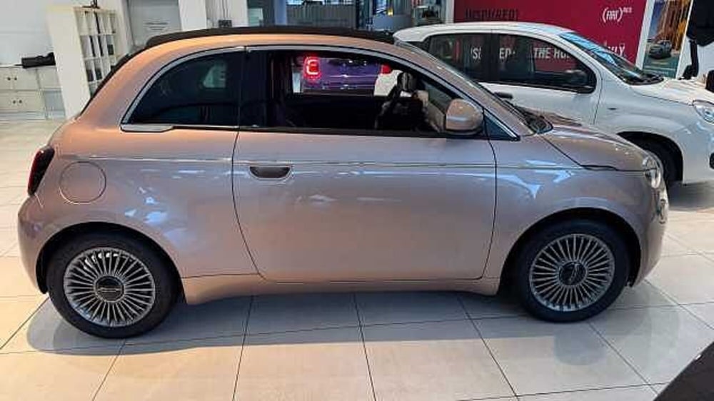 Fiat 500e Cabrio nuova a Milano (6)