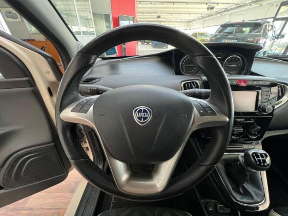 Lancia Ypsilon usata a Modena (12)