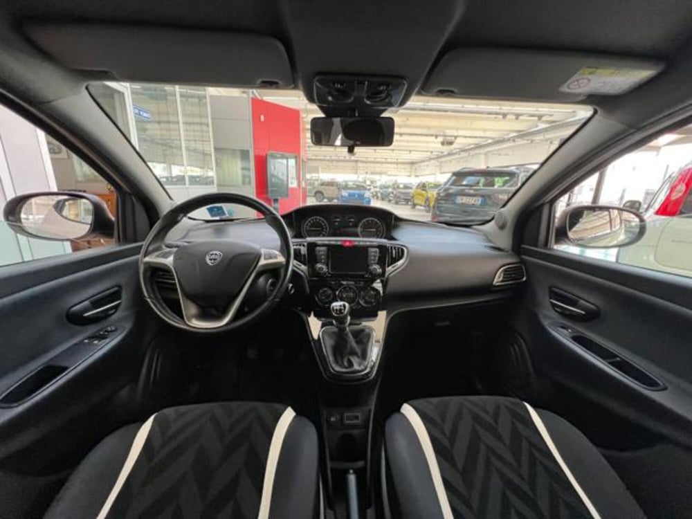 Lancia Ypsilon usata a Modena (7)