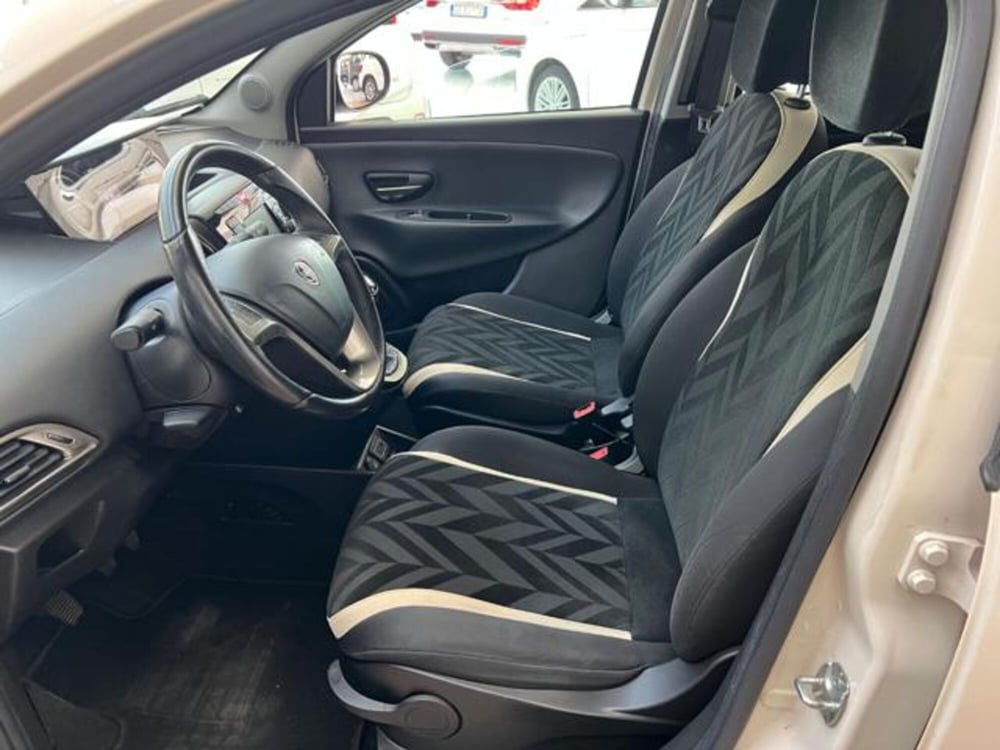 Lancia Ypsilon usata a Modena (9)