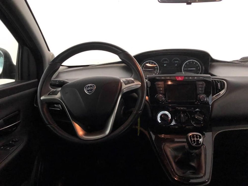 Lancia Ypsilon usata a Torino (10)