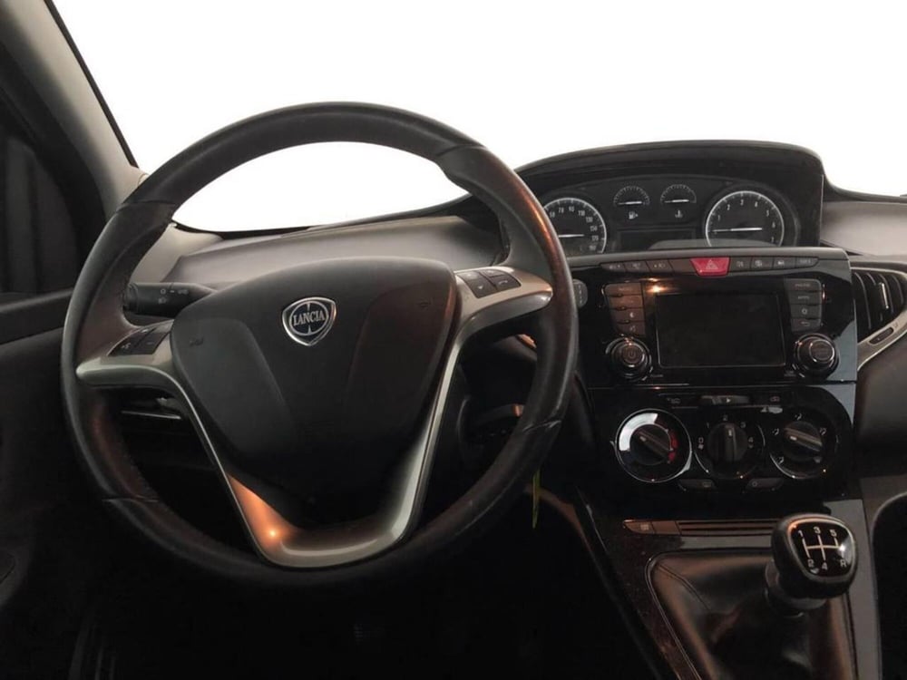 Lancia Ypsilon usata a Torino (11)