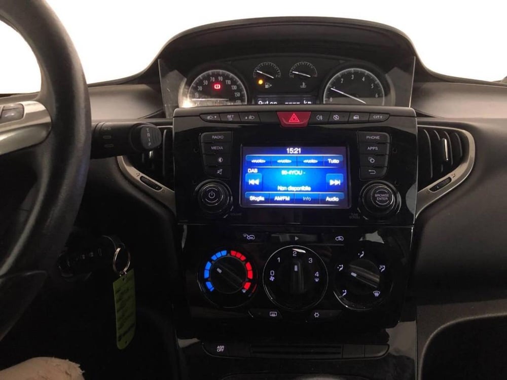 Lancia Ypsilon usata a Torino (13)