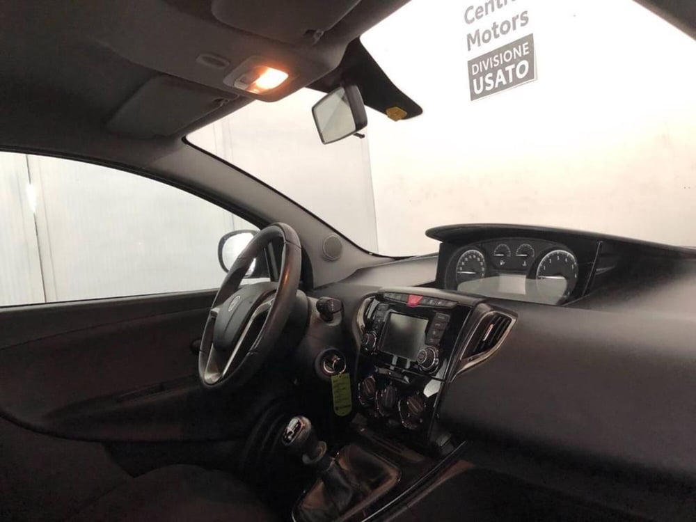 Lancia Ypsilon usata a Torino (8)