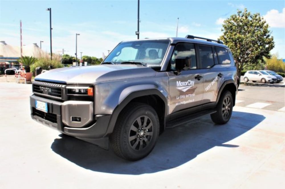 Toyota Land Cruiser nuova a Roma