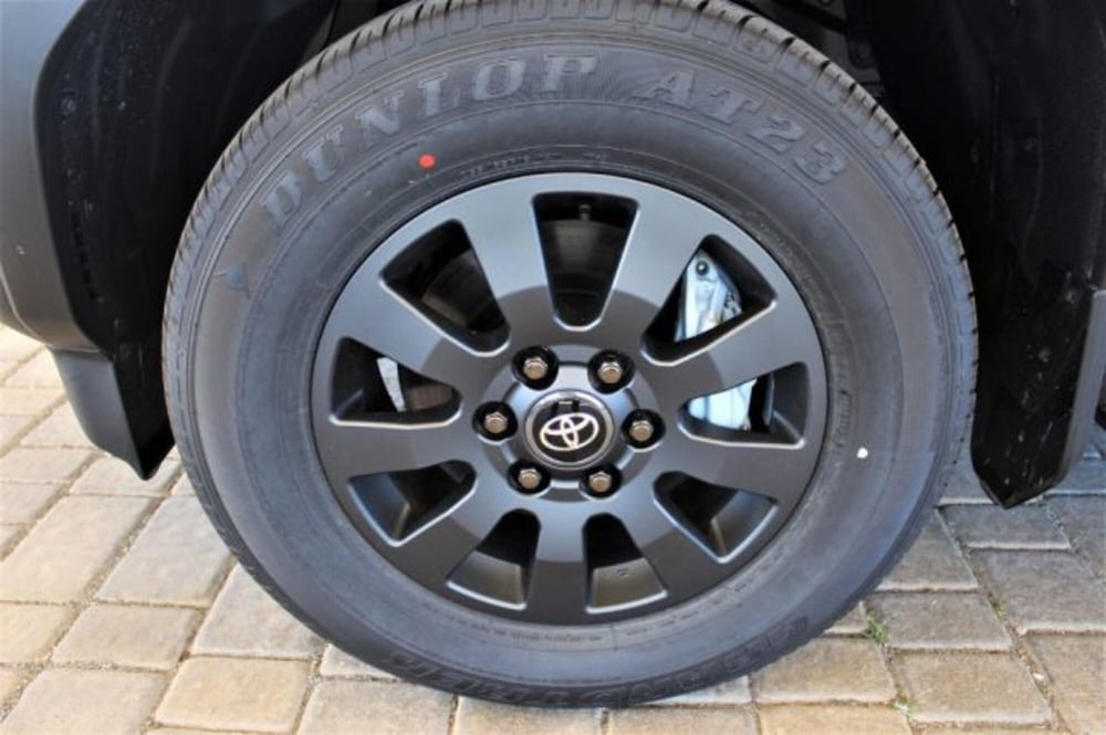 Toyota Land Cruiser nuova a Roma (6)