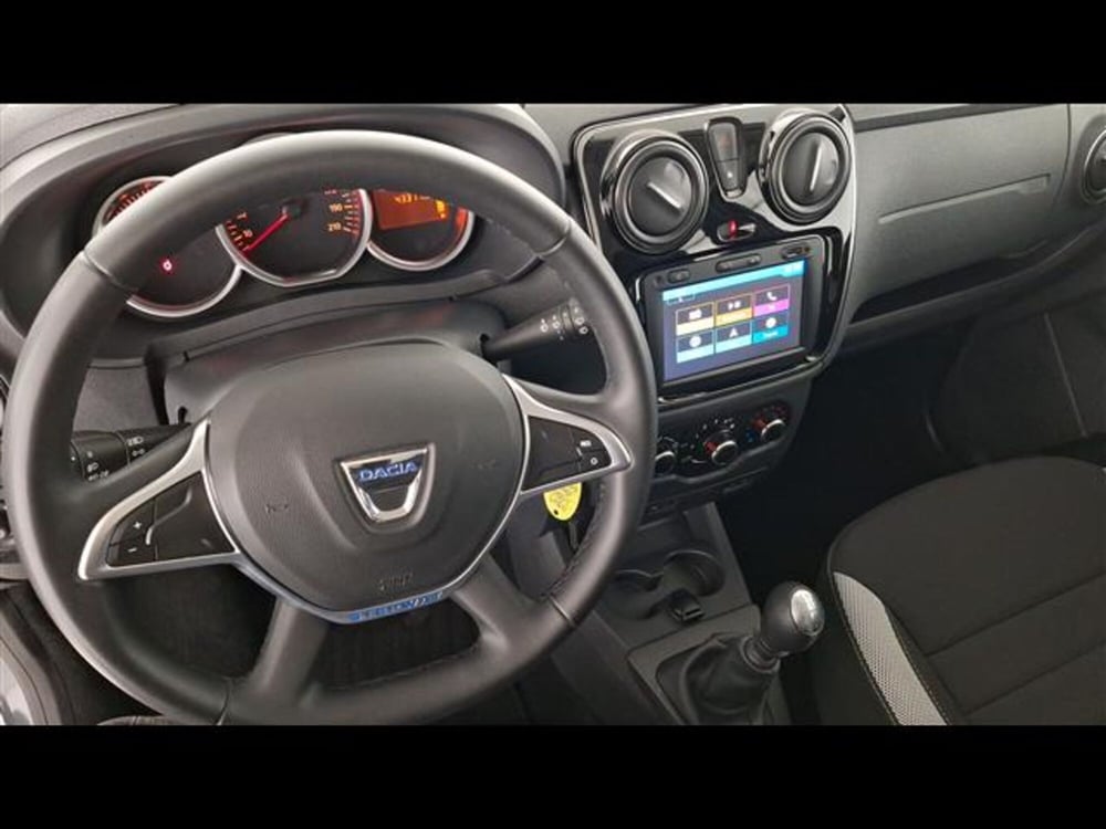 Dacia Lodgy usata a Milano (12)