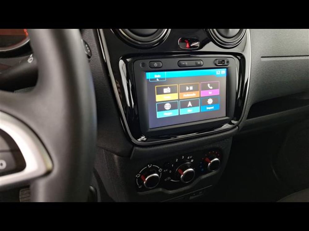 Dacia Lodgy usata a Milano (8)
