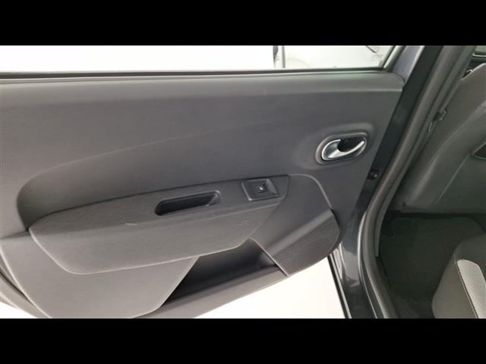 Dacia Lodgy usata a Milano (9)
