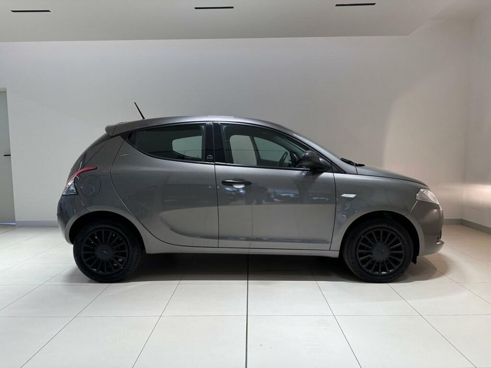Lancia Ypsilon usata a Varese (6)