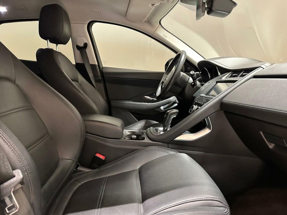 Jaguar E-Pace usata a Varese (3)