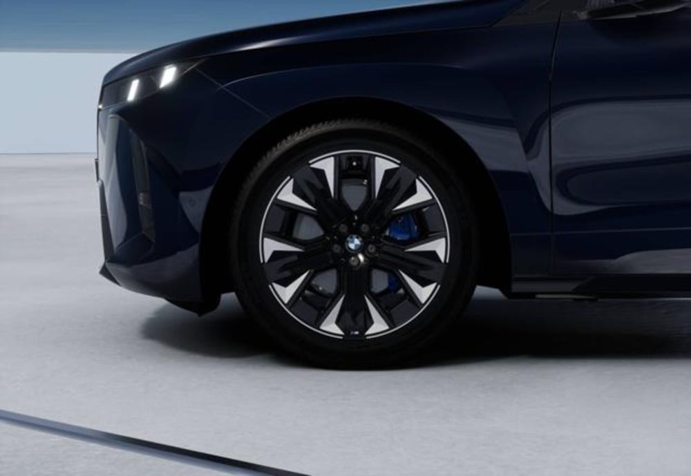 BMW iX nuova a Modena (8)