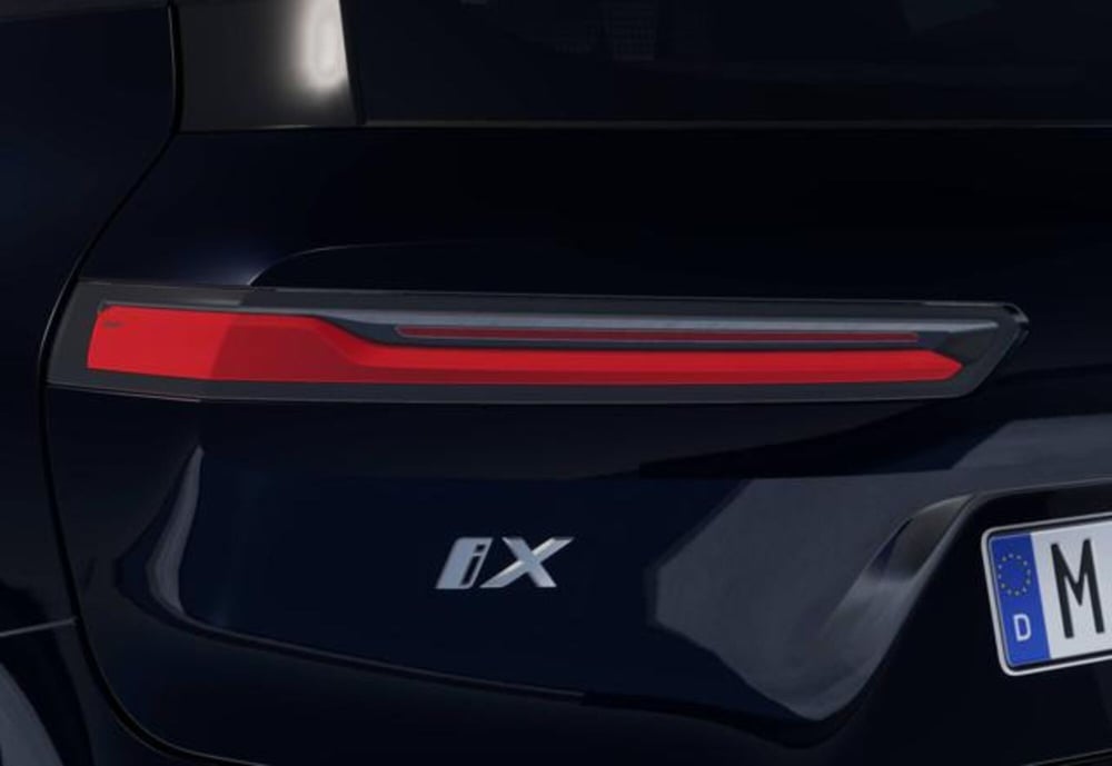BMW iX nuova a Modena (9)