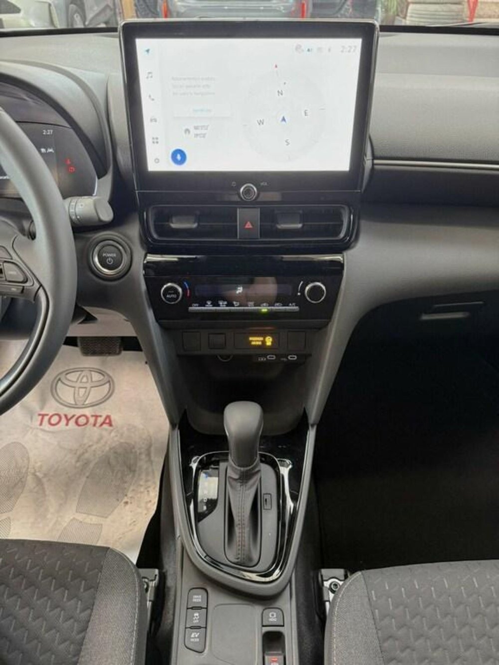 Toyota Yaris Cross nuova a Monza e Brianza (12)