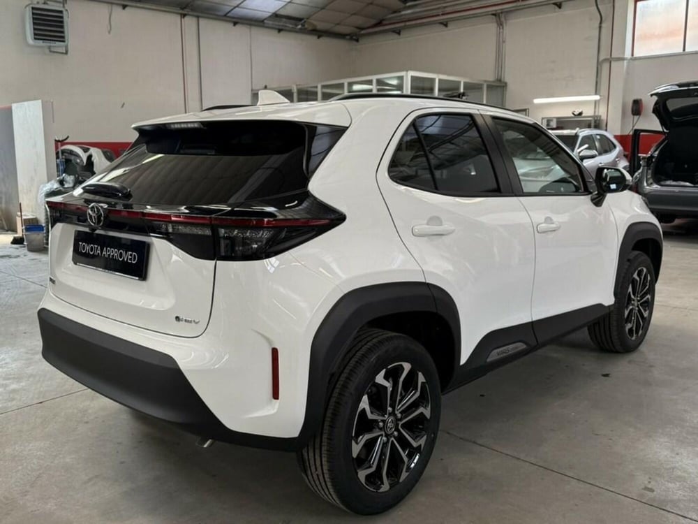 Toyota Yaris Cross nuova a Monza e Brianza (6)