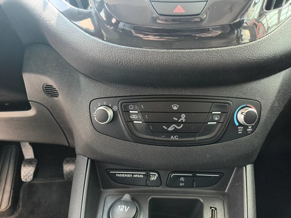 Ford Tourneo Courier usata a Bari (15)