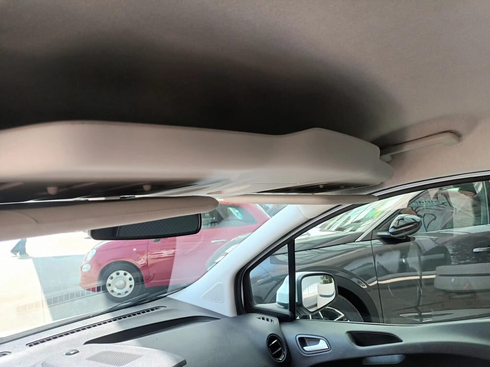 Ford Tourneo Courier usata a Bari (18)