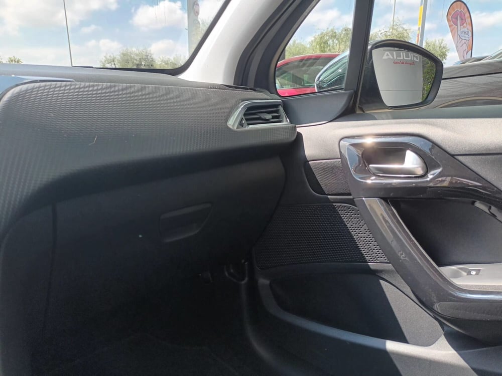 Peugeot 208 usata a Bari (13)